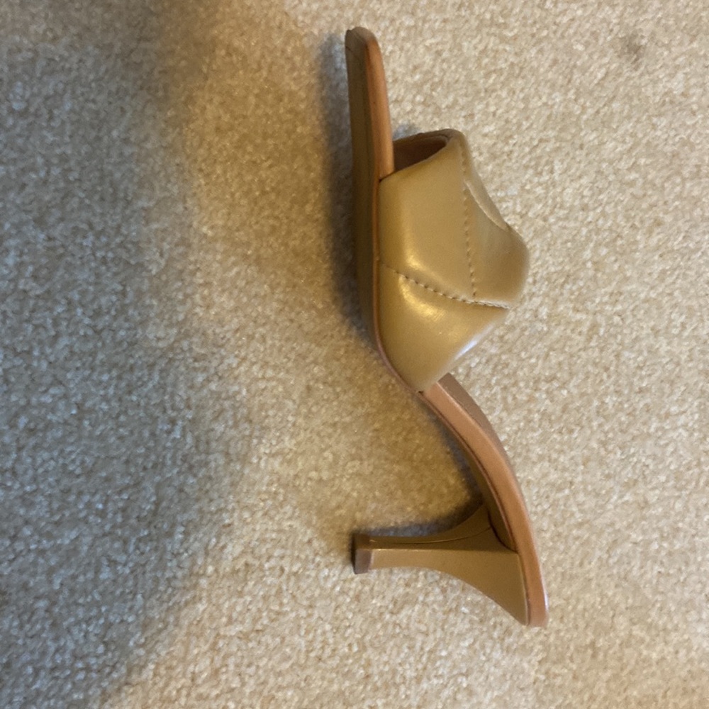 Vince camuto slip on shoes.  Stylish!  Can be worn with anything! - Picture 4 of 5